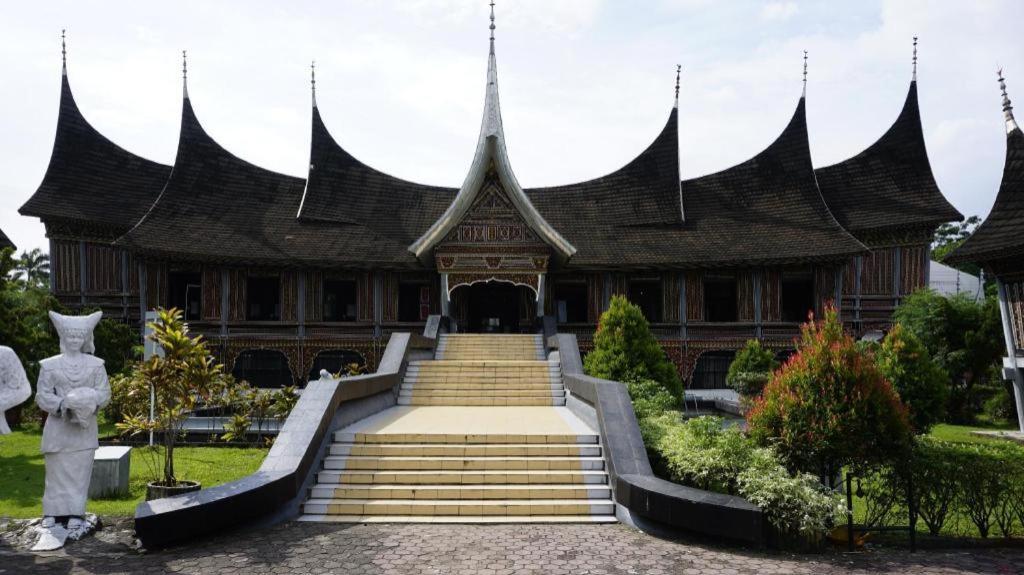 Plan B Hotel Padang  Exteriér fotografie